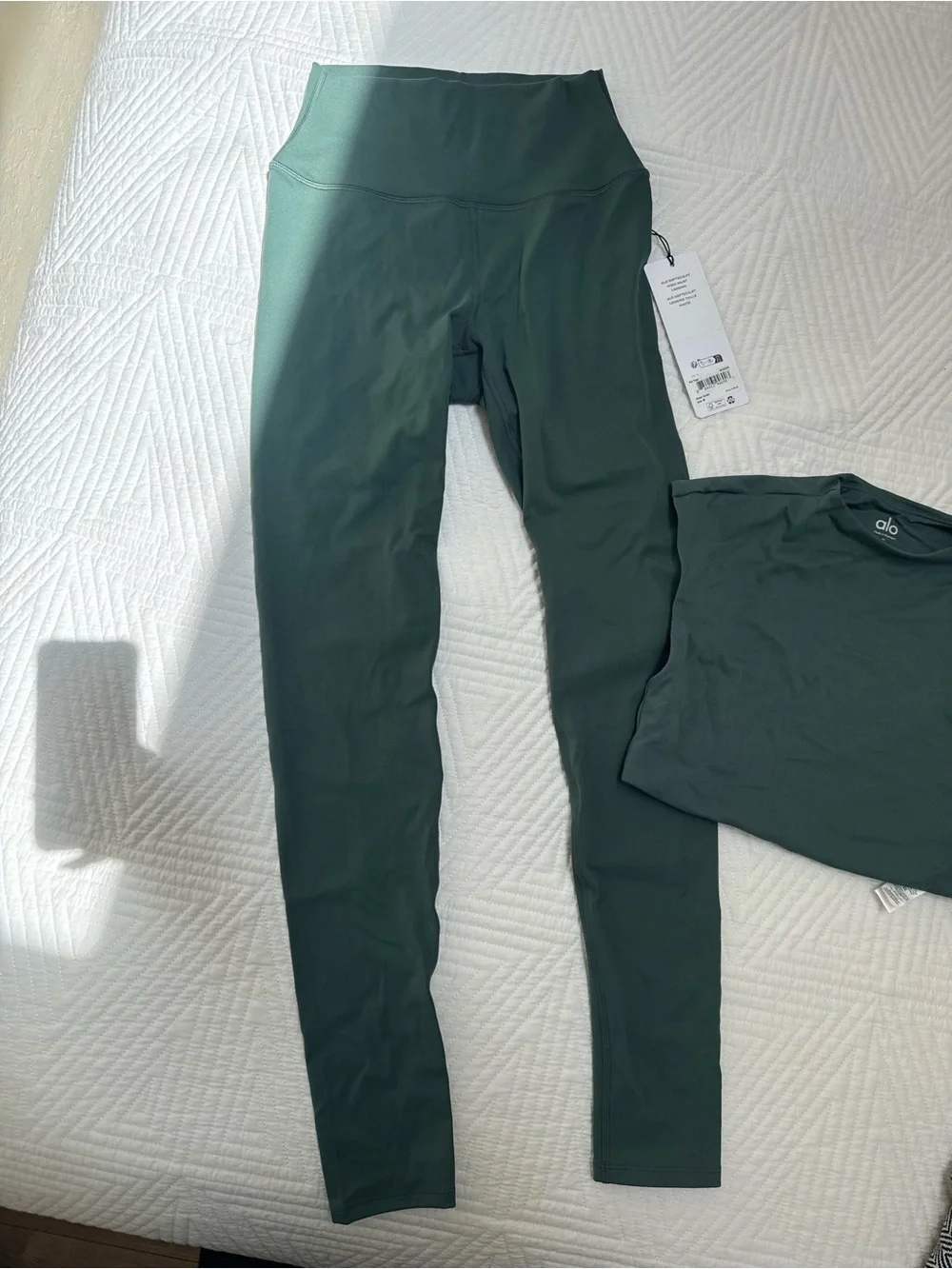 Brand New Alo Yoga Softsculpt Matching Set – NWT